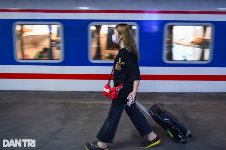 Vắng lặng ở Ga Hà Nội ngày chạy lại đôi tàu khách Thống nhất SE3/SE4 - 11