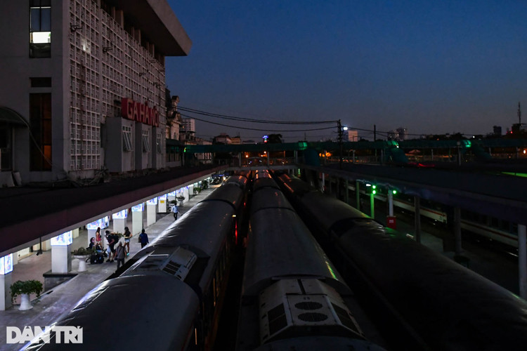 Vắng lặng ở Ga Hà Nội ngày chạy lại đôi tàu khách Thống nhất SE3/SE4 - 1