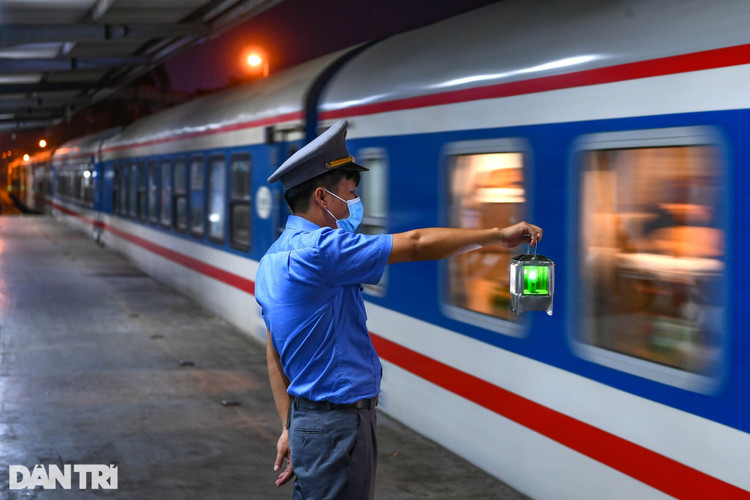 Vắng lặng ở Ga Hà Nội ngày chạy lại đôi tàu khách Thống nhất SE3/SE4 - 17