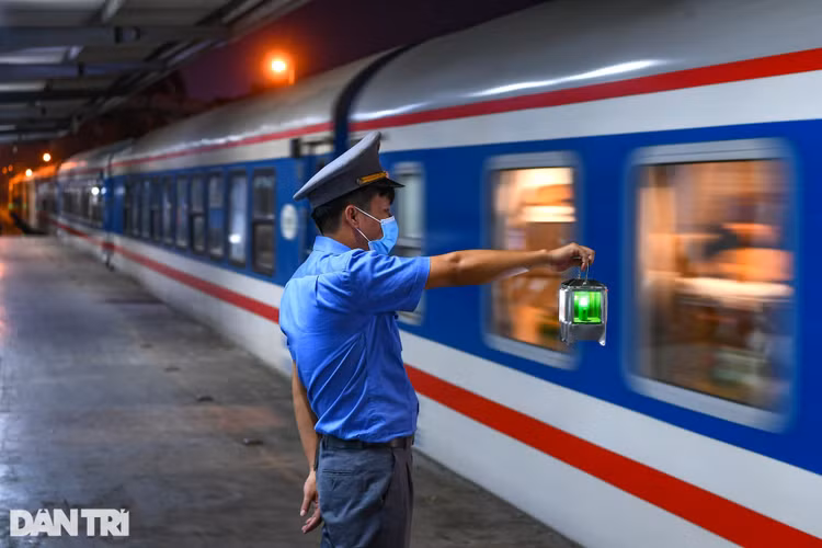 Vắng lặng ở Ga Hà Nội ngày chạy lại đôi tàu khách Thống nhất SE3/SE4 - 17