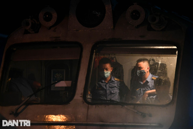 Vắng lặng ở Ga Hà Nội ngày chạy lại đôi tàu khách Thống nhất SE3/SE4 - 16