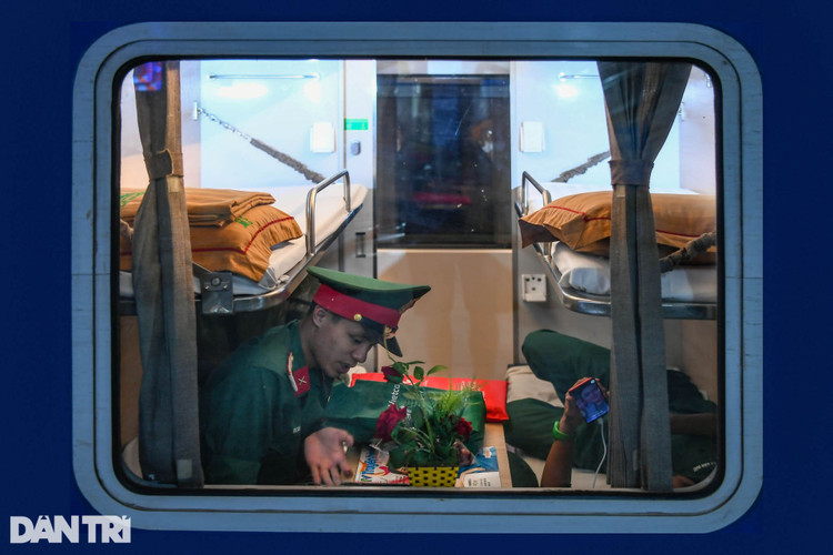 Vắng lặng ở Ga Hà Nội ngày chạy lại đôi tàu khách Thống nhất SE3/SE4 - 13