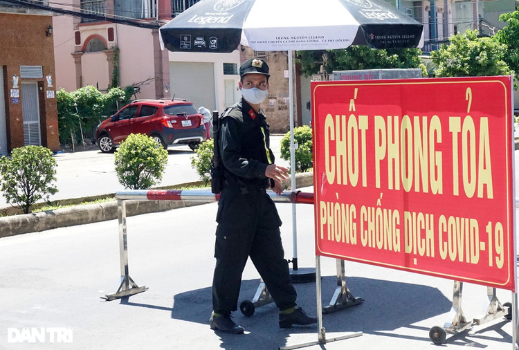 Ngày đầu TP Vinh cách ly: Bản hợp đồng tiền tỷ được ký tại chốt kiểm dịch - 5