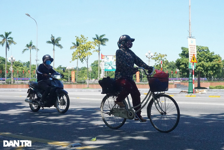 Ngày đầu TP Vinh cách ly: Bản hợp đồng tiền tỷ được ký tại chốt kiểm dịch - 13
