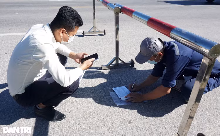 Ngày đầu TP Vinh cách ly: Bản hợp đồng tiền tỷ được ký tại chốt kiểm dịch - 9