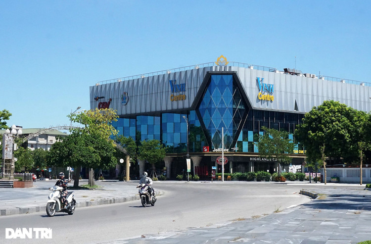 Ngày đầu TP Vinh cách ly: Bản hợp đồng tiền tỷ được ký tại chốt kiểm dịch - 2