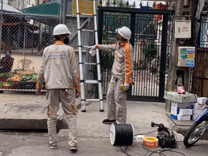 Lắp camera giám sát, xử lý người dân ra đường khi không cần thiết - 1