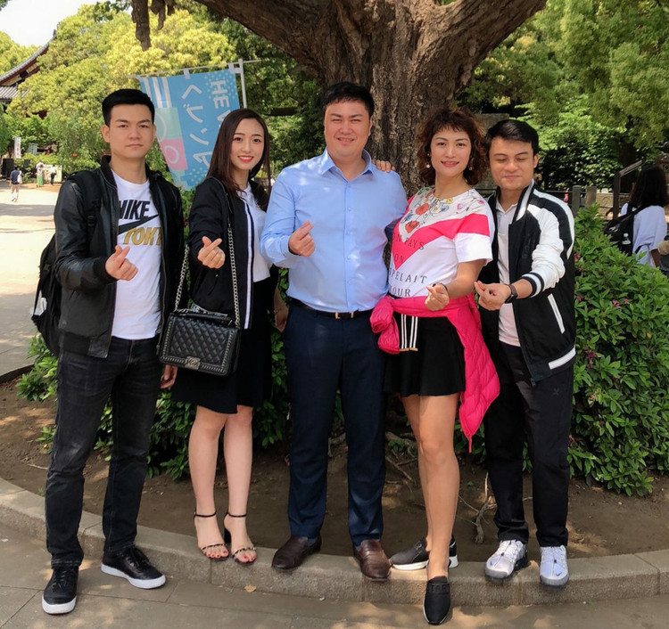 Du học Nhật Bản là lựa chọn đúng đắn của chàng trai đất cảng Vũ Khắc Sơn (người ngoài cùng bên trái).