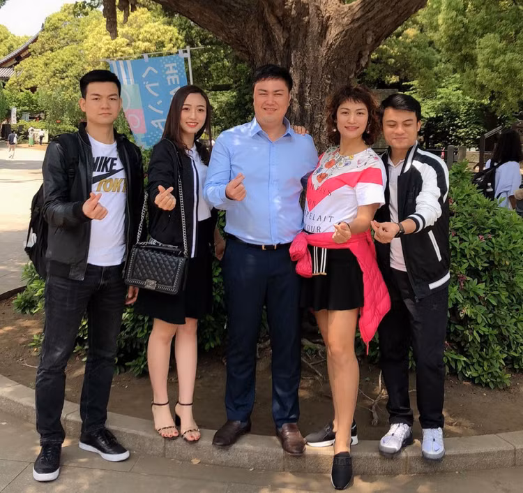 Du học Nhật Bản là lựa chọn đúng đắn của chàng trai đất cảng Vũ Khắc Sơn (người ngoài cùng bên trái).