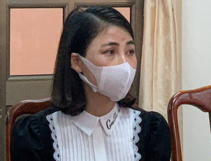 Nữ youtuber Thơ Nguyễn làm việc với Thanh tra sở Thông tin truyền thông Bình Dương. Ảnh: Yên Khánh