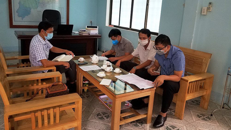 Cán bộ Văn phòng Đăng ký đất đai tỉnh Kon Tum phân tích đặc điểm của Giấy chứng nhận QSDĐ giả