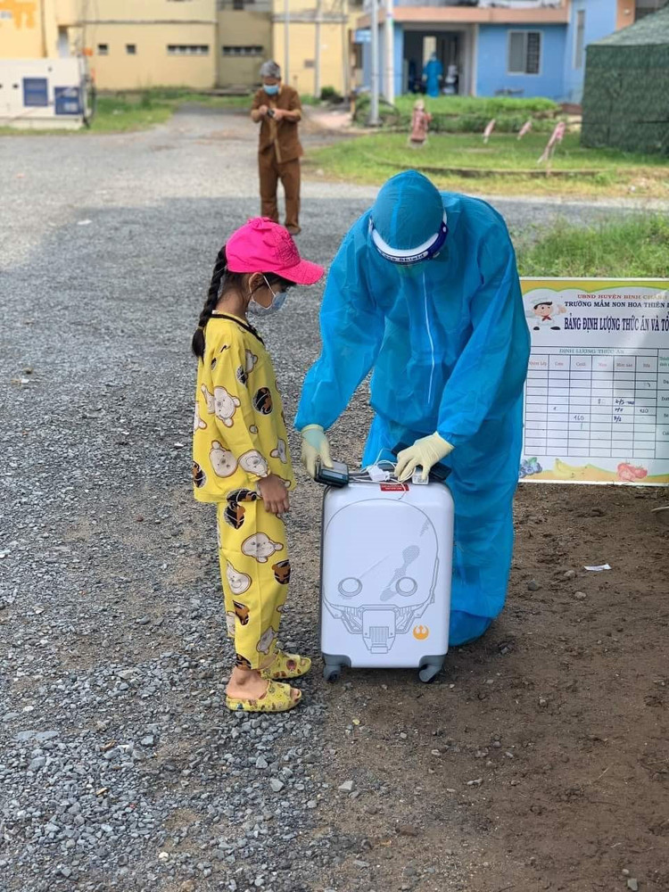 Theo các chuyên gia y tế, trong điều trị Covid-19, sức đề kháng của trẻ em tốt và ít bệnh nền hơn người lớn. (Ảnh minh họa)