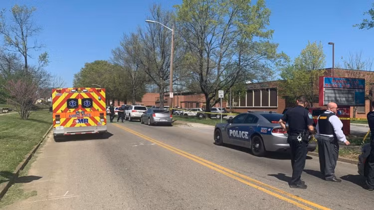 Lai xay ra xa sung tai truong hoc o My, nhieu nguoi trung dan hinh anh 1