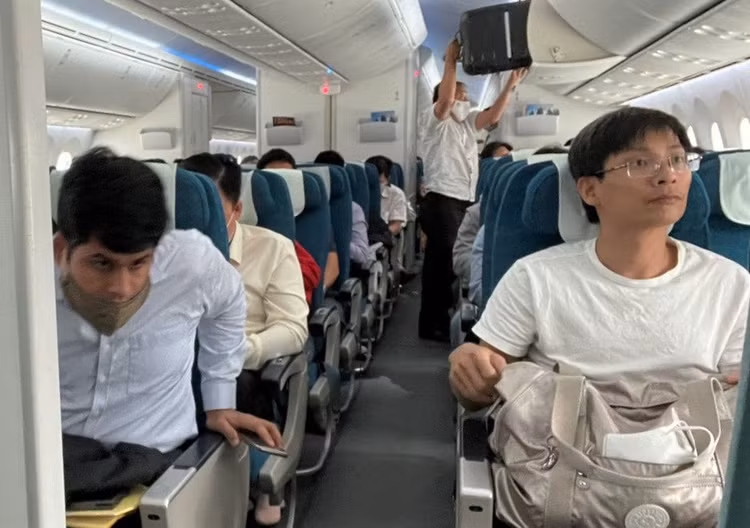 may bay chuyen huong hang loat anh 1