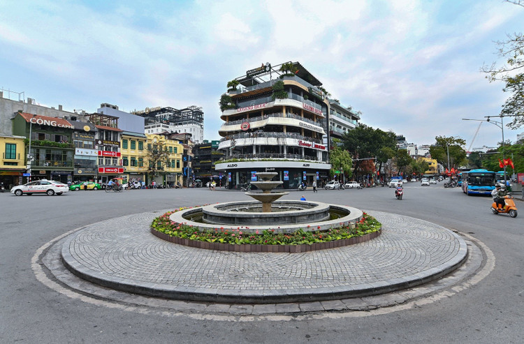 Dich Covid-19 Ha Noi, Ha Noi ap dung gian cach anh 1