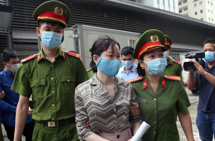 Tiem vang Nhat Cuong buon lau anh 1