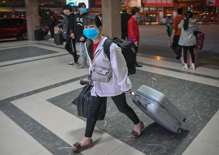 Sinh vien hoi ha roi Thu do lo so dich Covid-19 anh 2