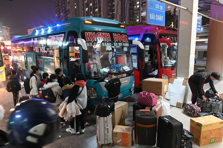 Sinh vien hoi ha roi Thu do lo so dich Covid-19 anh 10