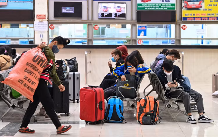 Sinh vien hoi ha roi Thu do lo so dich Covid-19 anh 9