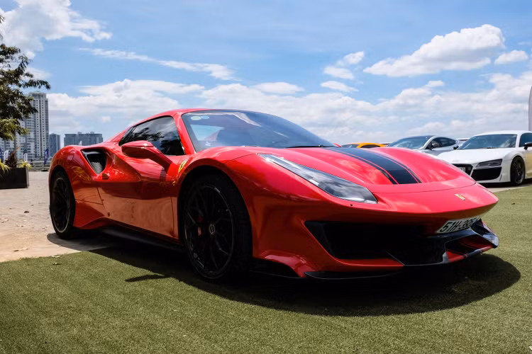 Ferrari 488 Pista Spider cua dai gia Hoang Kim Khanh anh 1