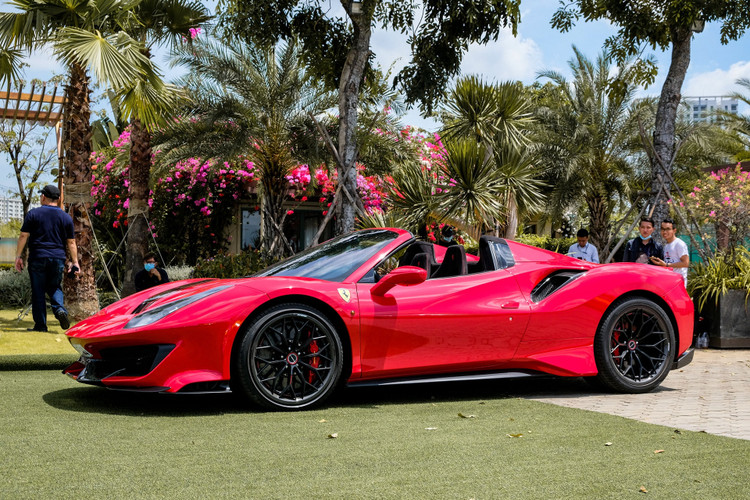 Ferrari 488 Pista Spider cua dai gia Hoang Kim Khanh anh 4