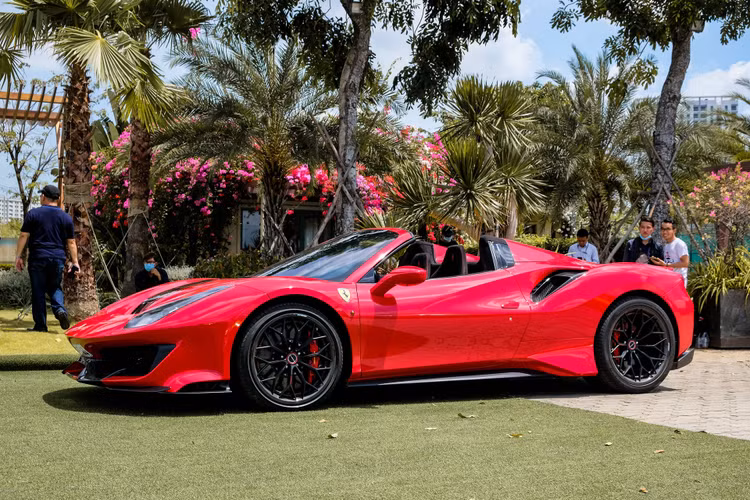 Ferrari 488 Pista Spider cua dai gia Hoang Kim Khanh anh 4