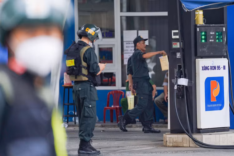 bat duong day xang gia anh 1