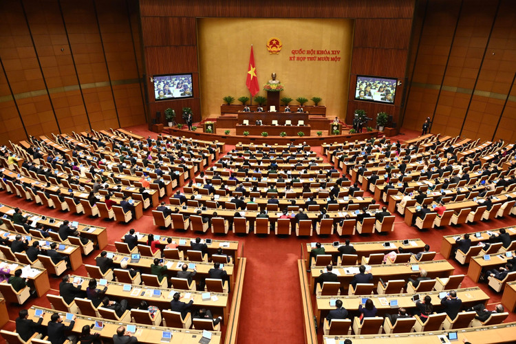 Nguyễn Xuân Phúc Chủ tịch nước Sinh ngày 20/7/1954 tại Xã Quế Phú, huyện Quế Sơn, tỉnh Quảng Nam. Ủy viên Trung ương Đảng khóa X, XI, XII, XIII Ủy viên Bộ Chính trị khóa XI, XII, XIII Đại biểu Quốc hội khóa XI, XIII, XIV Cử nhân Kinh tế