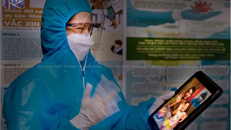 Bức ảnh 'Chúc mừng sinh nhật mẹ' gây bão dư luận khi được cho là chỉnh sửa mà được giải nhất /// ẢNH: CHỤP MÀN HÌNH