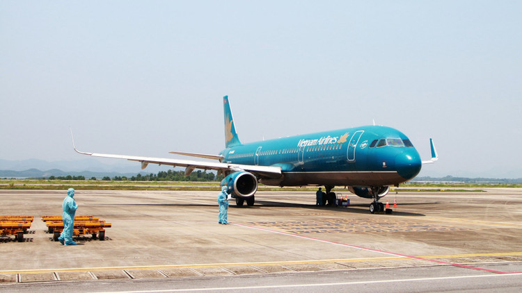 Hôm nay 12.9, sân bay quốc tế Vân Đồn (Quảng Ninh) đón 2 chuyến bay đưa 345 công dân từ Mỹ về Việt Nam theo chương trình thí điểm 