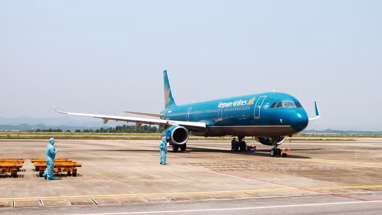 Hôm nay 12.9, sân bay quốc tế Vân Đồn (Quảng Ninh) đón 2 chuyến bay đưa 345 công dân từ Mỹ về Việt Nam theo chương trình thí điểm 