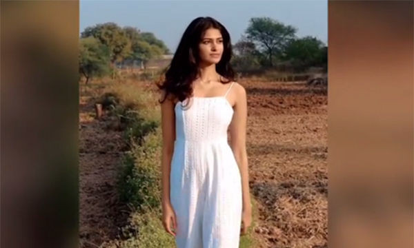 Hoa hậu Thế giới Ấn Độ 2020 làm mẫu