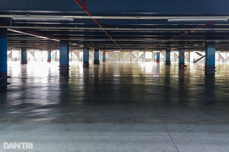 Sân bay Tân Sơn Nhất vắng vẻ.jpg