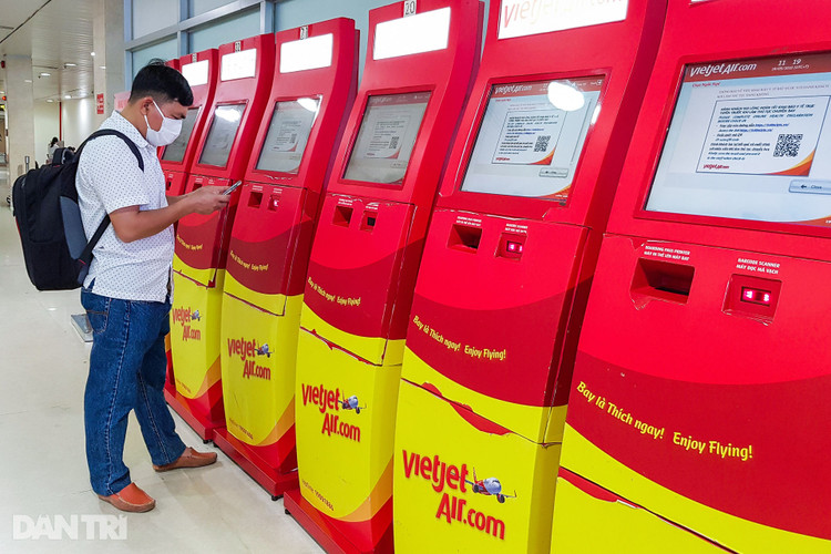 Sân bay Tân Sơn Nhất vắng vẻ(0).jpg