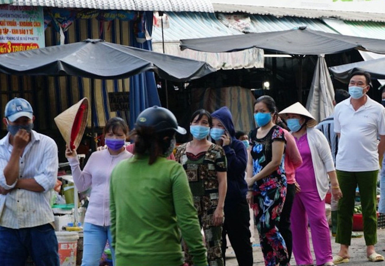 xet nghiem 749 nguoi o cho Tan An anh 2