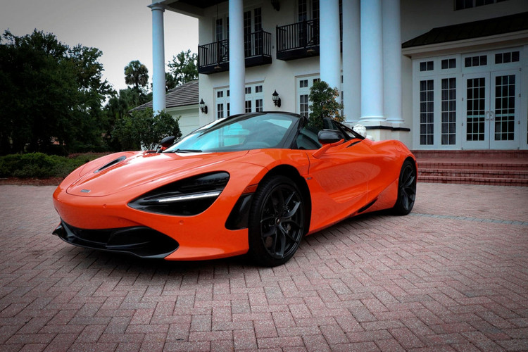 McLaren 720S SpiderCuối cùng, ta có chiếc McLaren 720S Spider với động cơ V8 tăng áp kép. Tuy không phải là động cơ hút khí tự nhiên nhưng một số trang báo nước ngoài đã đo được âm thanh mà xe mang đến có độ lớn 109 dB, tức cao hơn hả hai chiếc xe dùng động cơ hút khí tự nhiên ở trên./.