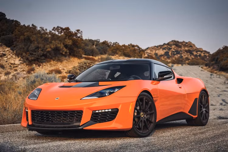 Lotus Evora GTTuy chỉ dùng động cơ V6 siêu nạp nhưng chiếc Lotus Evora lại nằm trong top những chiếc xe có âm thanh lớn nhất hiện tại. Độ lớn mà xe tạo ra ở khoảng cách 5m đo được ở mức 91 dB.