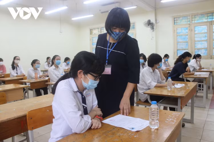 Hà Nội yêu cầu tuyệt đối không để xảy ra lạm thu đầu năm học ảnh 1