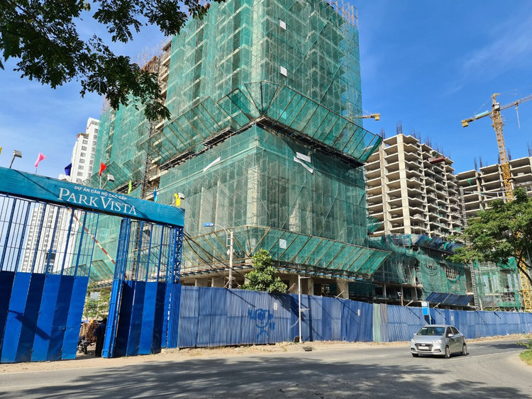 Dự án này xảy ra nhiều vi phạm về xây dựng nhưng đến nay vẫn chưa được xử lý rốt ráo /// Ảnh: Đình Sơn