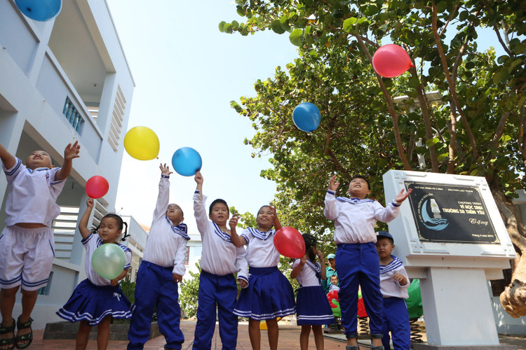 Các em nhỏ tại Trường Tiểu học thị trấn Trường Sa