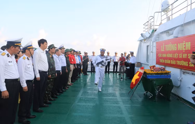 Lễ tưởng niệm các anh hùng, liệt sĩ hy sinh tại quần đảo Trường Sa