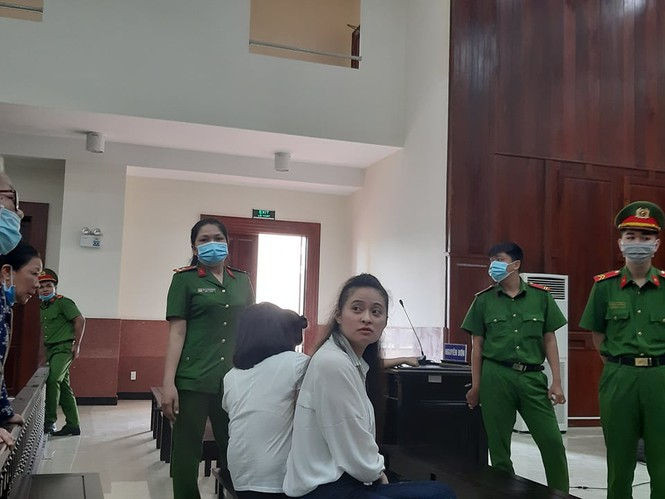 Hoãn phiên tòa xử trùm ma túy Văn Kính Dương và hot girl Ngọc Miu - ảnh 1