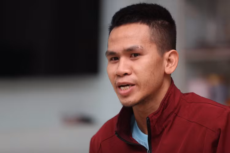 Người hùng cứu bé gái 2 tuổi muốn nhận bé làm con nuôi - 1