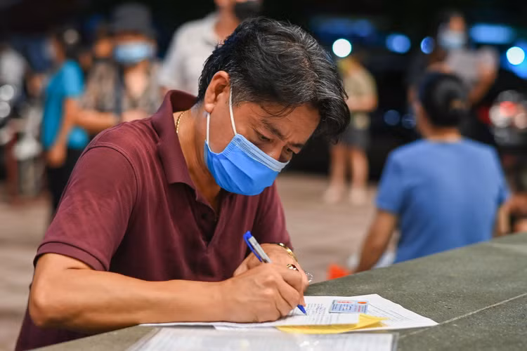 Tiem vaccine trong dem o Ha Noi anh 3