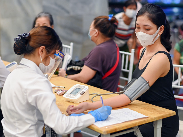 Tiem vaccine trong dem o Ha Noi anh 6