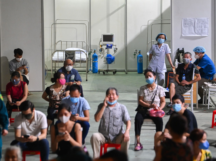 Tiem vaccine trong dem o Ha Noi anh 10