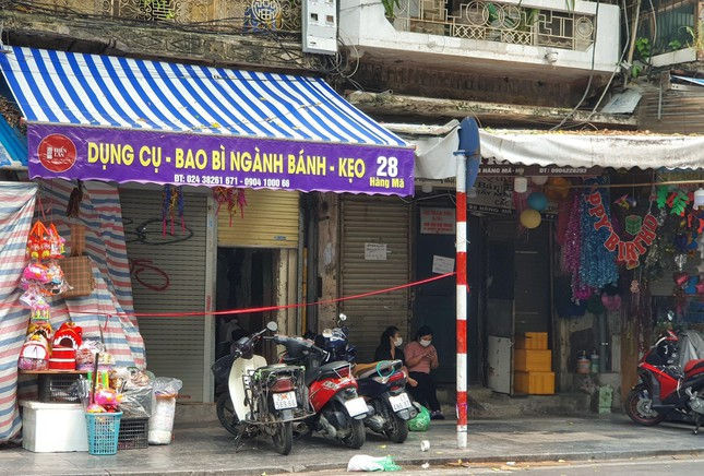  Thủ phủ đồ chơi trẻ em ở Hà Nội phủ bạt, vắng lặng trước Tết Trung thu - Ảnh 9.