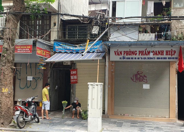  Thủ phủ đồ chơi trẻ em ở Hà Nội phủ bạt, vắng lặng trước Tết Trung thu - Ảnh 6.