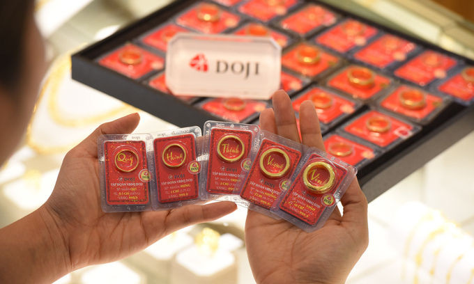 Vàng nhẫn trưng bày tại cửa hàng DOJI. Ảnh: DOJI.