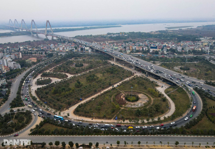 Hàng ngàn ôtô chôn chân tại cầu Nhật Tân ngày cuối kỳ nghỉ lễ - 4